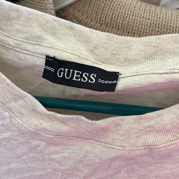 Guess brand tshirt - Picture 3 of 7